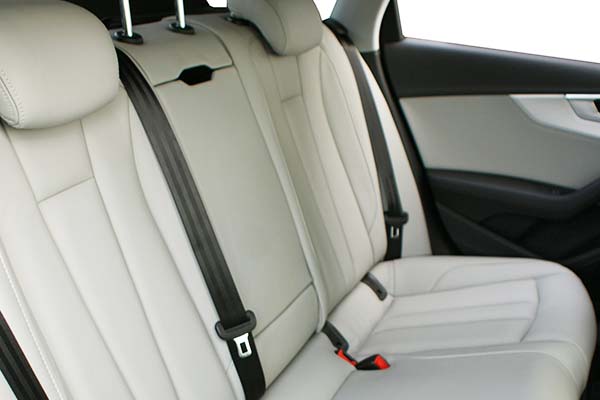 Audi A4 Buffalino leder Titanium Grey Achterbank