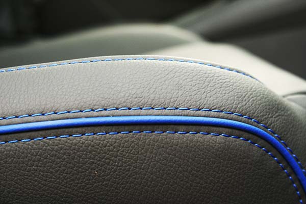 Seat Leon Buffalino Leder Zwart Bies Blauw Detail