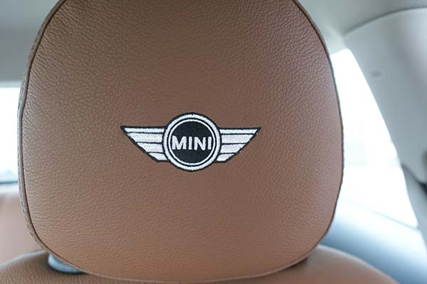 MINI Cooper Alba eco-leather Kaneelbruin Geborduurd Logo