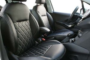 Peugeot 208 Alba eco-leather Zwart Diamond Stiksel Wit