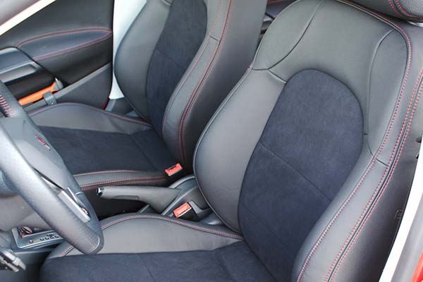 Seat Ibiza FR Alba eco-leather Zwart Alcantara Rood Stiksel Voorstoelen