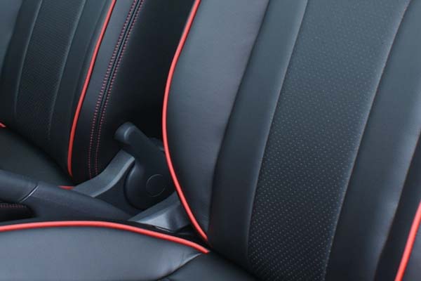 Seat Mii Alba eco-leather Zwart Rood stiksel Perforatie Detail