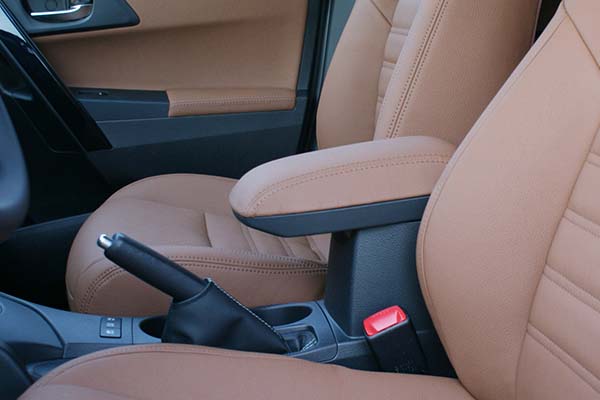 Toyota Auris Alba eco-leather Kaneelbruin Detail